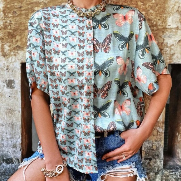 ✨🆕✨Boho Sage butterfly Print button up blouse - Picture 2 of 6